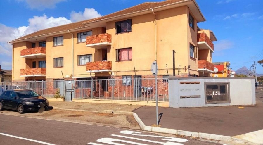 2 Bedroom Property for Sale in Maitland Western Cape